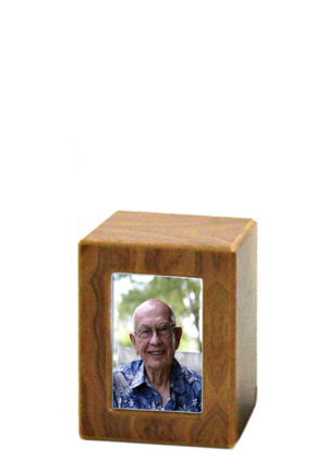drevená urna na fotografie