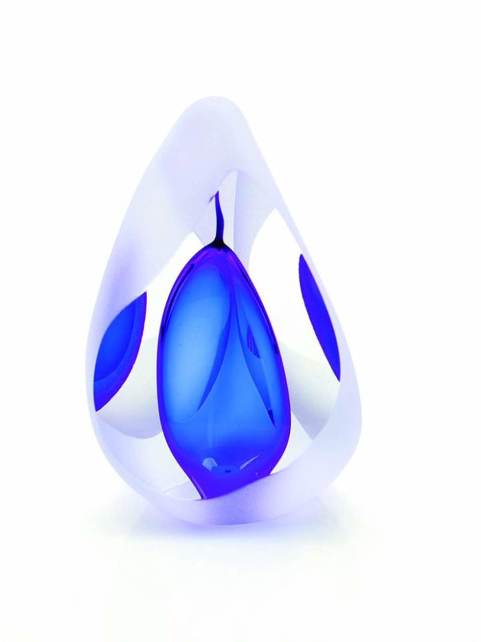 liten kristall D bubbla urna blå reflektion