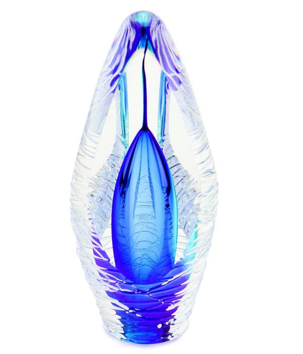 kristallilasi d urn premium spirit loistaa sinisenä