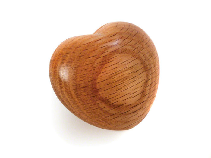 urna de animales con forma de corazón de madera