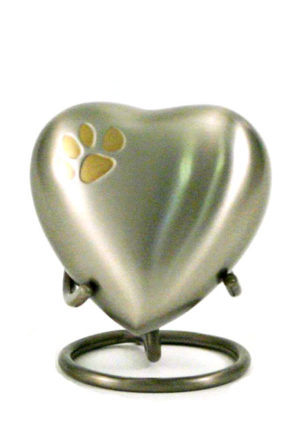 classic heart urn with paw